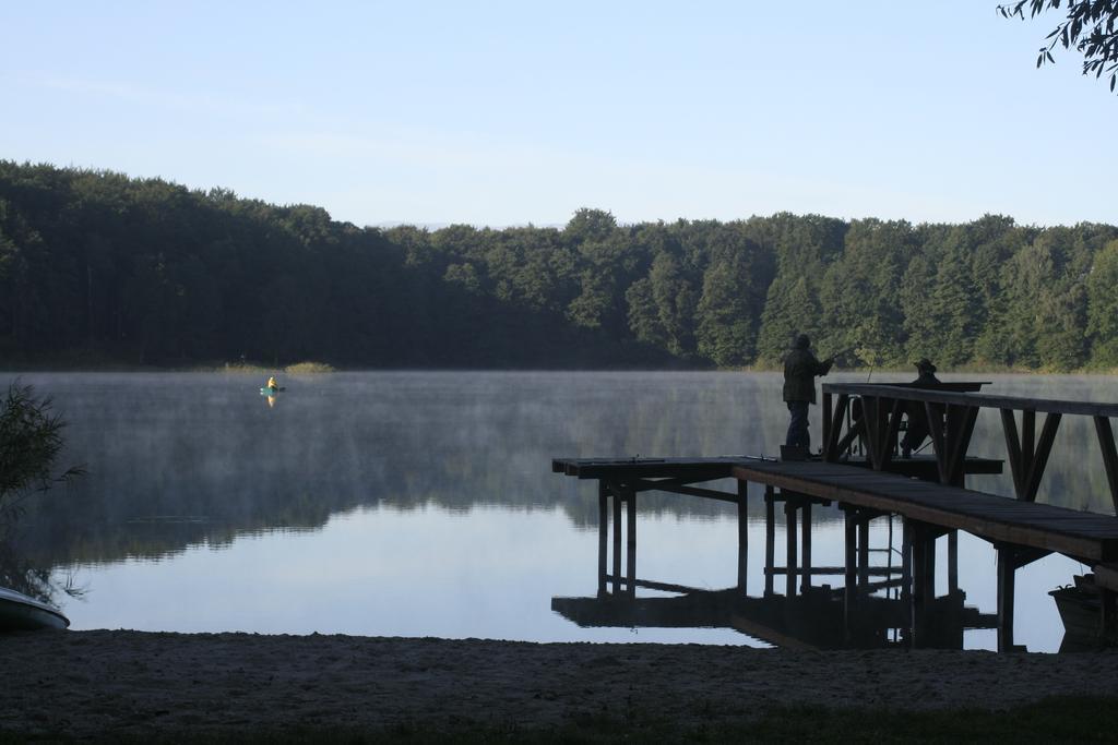 Stajnia Sarnowek Nad Jeziorem Rozany Rozajny Wielkie ภายนอก รูปภาพ