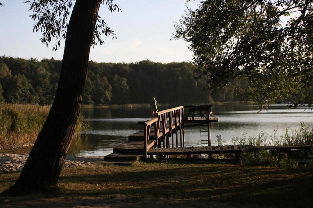 Stajnia Sarnowek Nad Jeziorem Rozany Rozajny Wielkie ภายนอก รูปภาพ